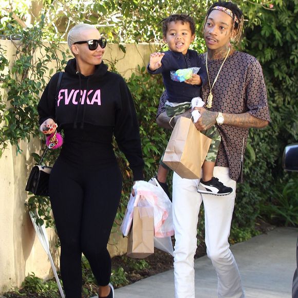 Amber Rose et son mari Wiz Khalifa emmènent leur fils Sebastian jouer au parc à Los Angeles, le 16 décembre 2015  Please hide children face prior publication Model Amber Rose and her estranged husband Wiz Khalifa take their son Sebastian take their son to the park in Los Angeles, California on December 16, 2015.16/12/2015 - Los Angeles