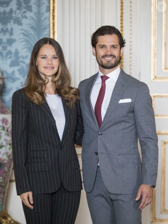 Le prince Carl Philip et la princesse Sofia de Suède ont reçu une cinquantaine d'écoliers de Stockholm au palais royal Drottningholm le 7 septembre 2016 pour échanger avec eux sur le thème de la sécurité sur Internet.