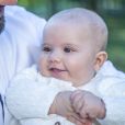 Le prince Alexander de Suède avec ses parents le prince Carl Philip et la princesse Sofia dans l'un des portraits officiels diffusés par la cour royale suédoise en août 2016 dans la perspective de son baptême le 9 septembre à Stockholm. © Kate Gabor / Cour royale de Suède