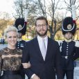 Victor Magnuson, cousin du prince Carl Philip de Suède ici avec sa femme Frida Bergström au concert pour le 70e anniversaire du roi Carl XVI Gustaf de Suède le 29 avril 2016, a été désigné parrain du prince Alexander, baptisé le 9 septembre 2016.
