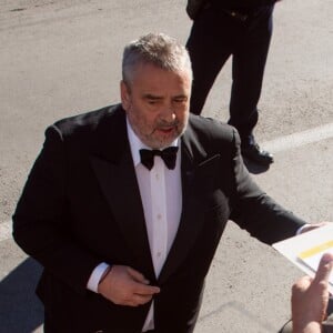 Luc Besson à la montée des marches du film "The Last Face" lors du 69ème Festival International du Film de Cannes le 20 mai 2016. © Lionel Urman / Bestimage