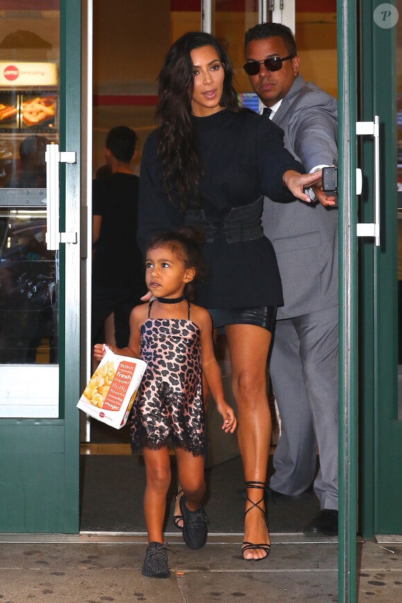 Kim Kardashian et North West à New York, le 29 août 2016.