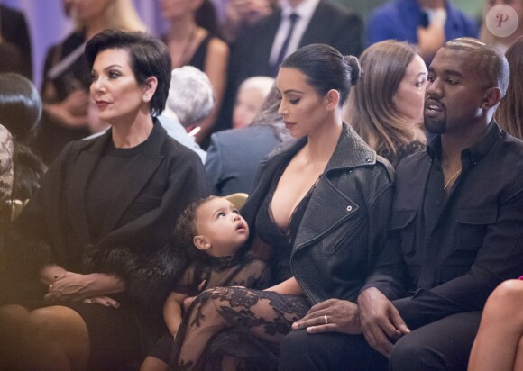Kris Jenner, Kim Kardashian, North et Kanye West - Défile Givenchy collection prêt-à-porter printemps-été 2015 à Paris le 28 septembre 2014.