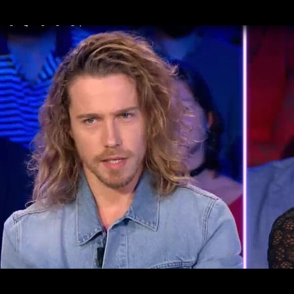 Virginie Efira et Julien Doré complices dans "On n'est pas couché, le prime", samedi 10 septembre 2016, sur France 2