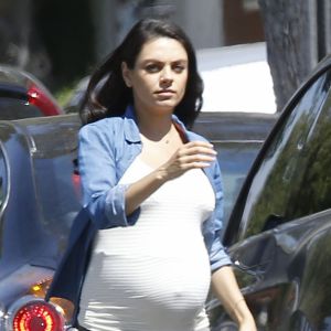 Mila Kunis très enceinte se balade dans les rues de Los Angeles, le 9 septembre 2016