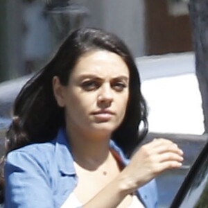 Mila Kunis très enceinte se balade dans les rues de Los Angeles, le 9 septembre 2016