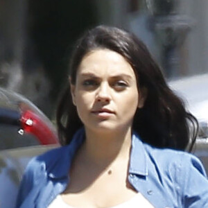 Mila Kunis très enceinte se balade dans les rues de Los Angeles, le 9 septembre 2016