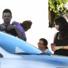 Exclusif - Ashton Kutcher et Mila Kunis avec leur fille Wyatt en balade dans les rues de Los Angeles, le 10 septembre 2016
