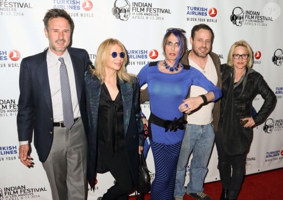 Alexis Arquette entourée de ses frères et soeurs David Arquette, Rosanna Arquette, Richmond Arquette et Patricia Arquette lors de l'ouverture du festival du film indien 2014 avec la projection du film "Sold" aux ArcLight Cinemas à Hollywood, le 8 avril 2014.
