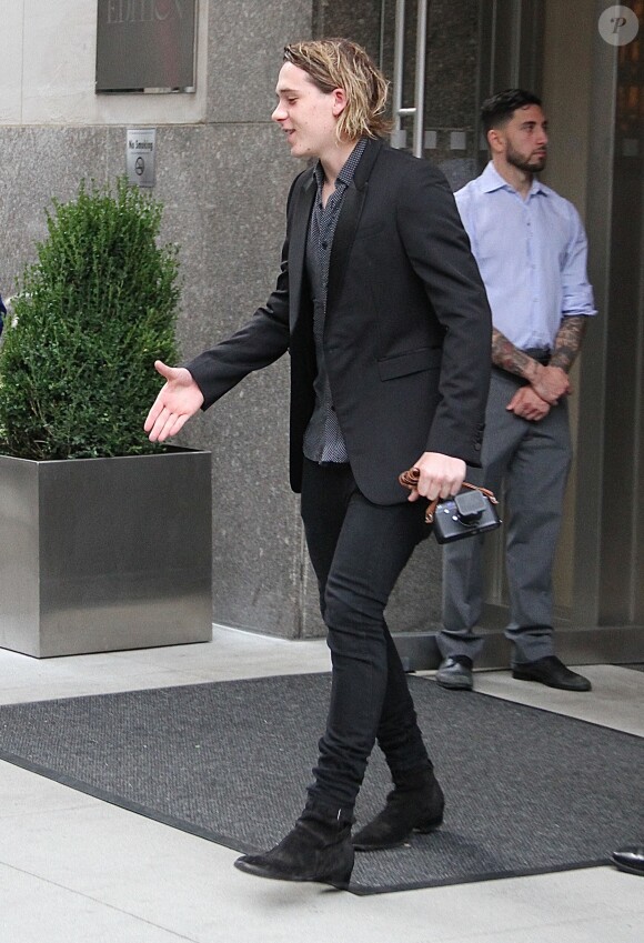 Brooklyn Beckham quitte l'hôtel EDITION New York. New York, le 11 septembre 2016.