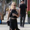 Exclusif - Emma Roberts est allée acheter un café à emporter à West Hollywood, le 25 août 2016