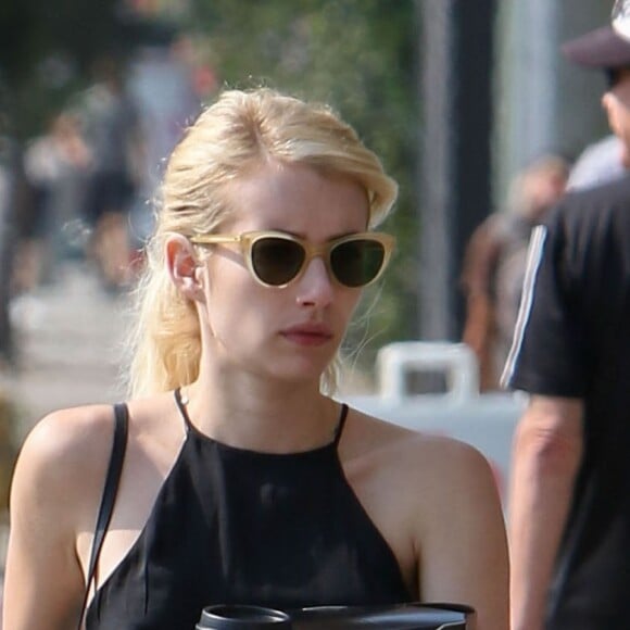 Exclusif - Emma Roberts est allée acheter un café à emporter à West Hollywood, le 25 août 2016