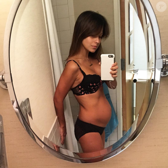 Hilaria Thomas montre son corps 24h après l'accouchement (photo postée le 14 septembre 2016)