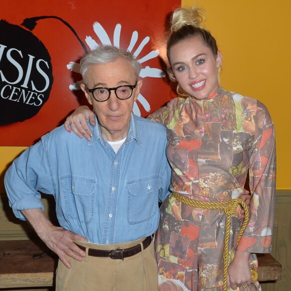 Woody Allen et Miley Cyrus lors de la première de Crisis in Six Scenes au Crosby Street Hotel à New York le 15 septembre 2016.