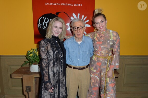 Rachel Brosnahan, Woody Allen et Miley Cyrus lors de la première de Crisis in Six Scenes au Crosby Street Hotel à New York le 15 septembre 2016.