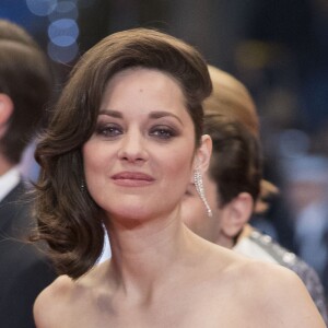 Marion Cotillard (habillée en Dior Haute Couture) - Montée des marches du film "Juste la fin du monde" lors du 69e Festival International du Film de Cannes. Le 19 mai 2016. © Olivier Borde-Cyril Moreau/Bestimage