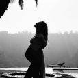 Behati Prinsloo enceinte, est sur le point d'accoucher. Photo publiée sur Instagram le 16 septembre 2016