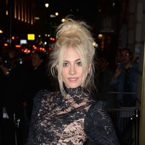 Pixie Lott assiste à la soirée 'A Night to Remember' du Green Carpet Challenge au siège de la BAFTA. Londres, le 18 septembre 2016.