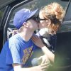 Exclusif - Prix spécial - Tallulah Willis et son petit ami sont allés déjeuner à Studio City. Le couple s'embrasse et se câline. Le 9 septembre 2016