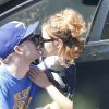 Exclusif - Prix spécial - Tallulah Willis et son petit ami sont allés déjeuner à Studio City. Le couple s'embrasse et se câline. Le 9 septembre 2016