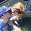 Exclusif - Prix spécial - Tallulah Willis et son petit ami sont allés déjeuner à Studio City. Le couple s'embrasse et se câline. Le 9 septembre 2016