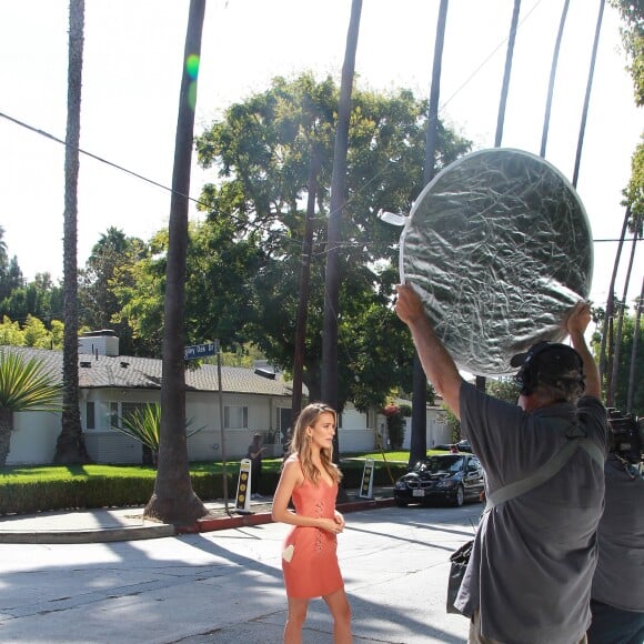 Les premiers médias arrivent devant chez Brad et Angelina à Los Angeles, le 20 septembre 2016.