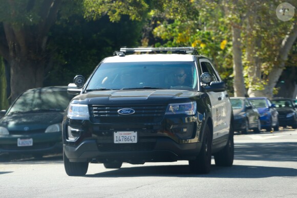 La police patrouille devant chez Brad et Angelina à Los Angeles, le 20 septembre 2016.
