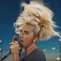 Lady Gaga : Wannabe rockeuse pour le clip "Perfect Illusion"