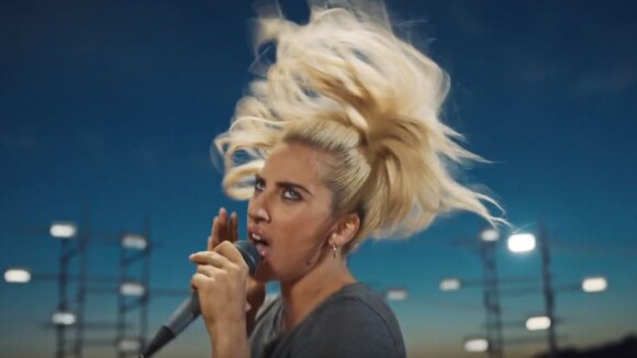 Lady Gaga : Wannabe rockeuse pour le clip "Perfect Illusion"