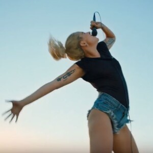 Lady Gaga dans le clip de Perfect Illusion, septembre 2016.