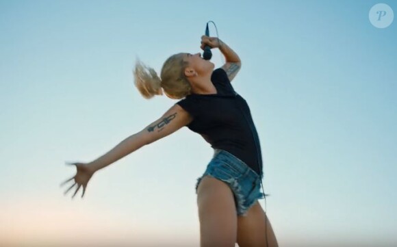 Lady Gaga dans le clip de Perfect Illusion, septembre 2016.