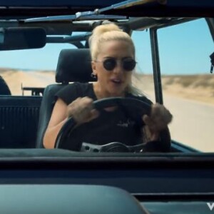 Lady Gaga dans le clip de Perfect Illusion, septembre 2016.