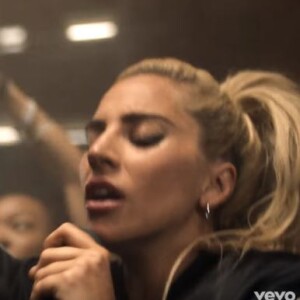 Lady Gaga dans le clip de Perfect Illusion, septembre 2016.