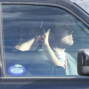 Jennifer Garner en pleine conversation dans sa voiture avec Ben Affleck le 20 septembre 2016 à Los Angeles, après avoir déposé leurs enfants à l'école. L'actrice ne semblait pas en grande forme et était visiblement contrariée tandis que son ex lui adressait la parole. Etaient-ils en train de se disputer ?