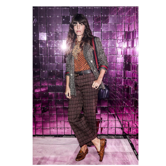 Lou Doillon assiste au défilé Gucci, habillée d'une tenue Gucci de la collection automne-hiver 2016. Milan, le 21 septembre 2016.
