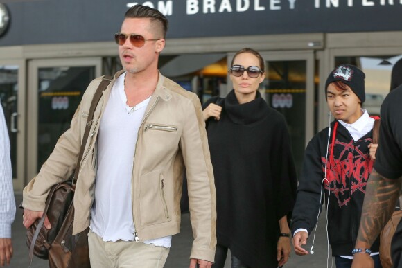 Angelina Jolie, Brad Pitt et leurs fils Maddox de retour à Los Angeles après les British Academy Film Awards, le 17 février 2014.