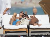 REPORTAGE PHOTOS : Naomi Campbell, câlins amoureux sur un transat à Miami !
