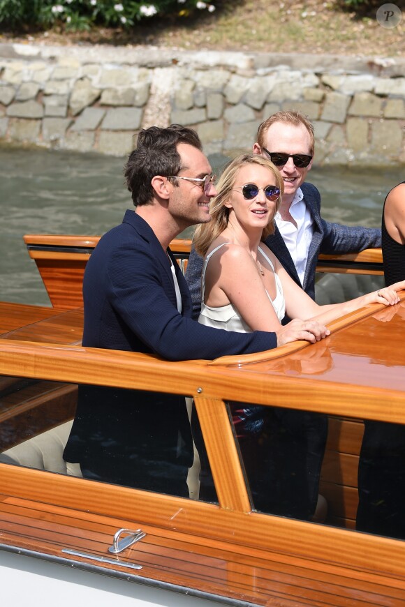 Jude Law, Ludivine Sagnier, Scott Shepherd - L'équipe de "The Young Pope" prend un bateau taxi lors du 73ème Festival du Film de Venise, la Mostra, le 3 septembre 2016.