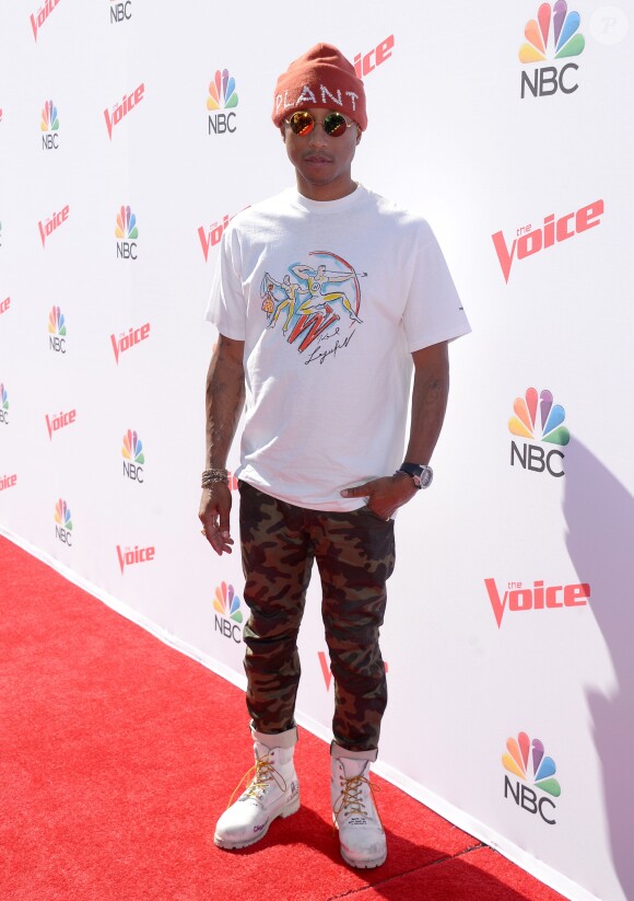 Pharrell Williams à la journée de charité Karaoke 'The Voice' à Sunset Hyde Kitchen à Hollywood, le 21 avril 2016