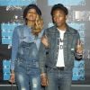 Pharrell Williams et sa femme Helen Lasichanh à la Soirée des MTV Video Music Awards à Los Angeles le 30 aout 2015.