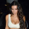 Kim Kardashian (dans une tenue très sexy) va dîner avec des amies à Miami, Floride, Etats-Unis, le 19 septembre 2016.
