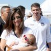 Michael Phelps accompagné de sa fiancée Nicole Johnsonet de leur bébé Boomer Phelpsà Rio de Janeiro le 15 août 2016