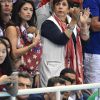 Nicole Johnson, la fiancée de Michael Phelps, et sa maman Debbie encouragent le nageur à Rio de Janeiro le 13 août 2016
