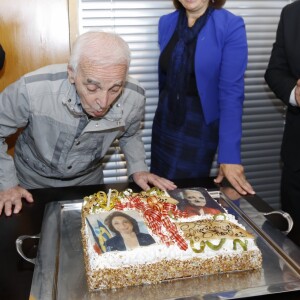 Exclusif - Richard Findykian, Charles Aznavour et Martine Vassal (Présidente du conseil départemental des Bouches-du-Rhône) - L'artiste fête ses 92 ans après la remise du prix 2016 "Charles Aznavour" à Valérie Toranian pour son livre "L'Etrangère" à l'hôtel du département des Bouches-du-Rhône à Marseille le 24 mai 2016. © Philippe Doignon / Bestimage