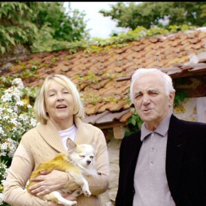 Charles Aznavour et son épouse Ulla Thorsell dans les Yvelines, le 7 mai 2009.