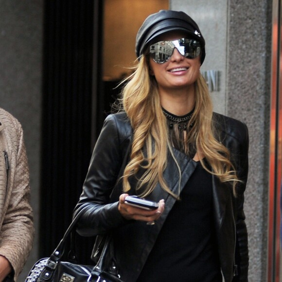 Paris Hilton fait du shopping lors de la Fashion Week de Milan, Italie, le 22 septembre 2016