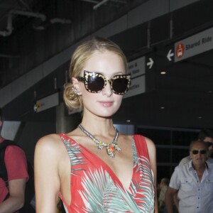 Paris Hilton arrive à l'aéroport LAX de Los Angeles, Californie, Etats-Unis, le 28 août 2016.
