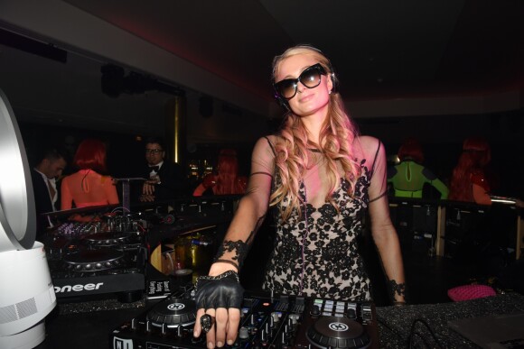 Paris Hilton aux platines du club Vip Room lors du 68ème festival international du film de Cannes. Le 15 mai 2015