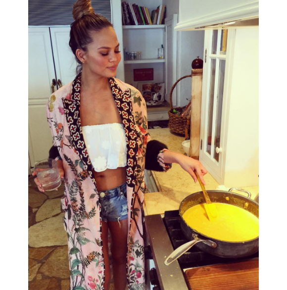 Chrissy Teigen, cuisinière sexy sur Instagram.