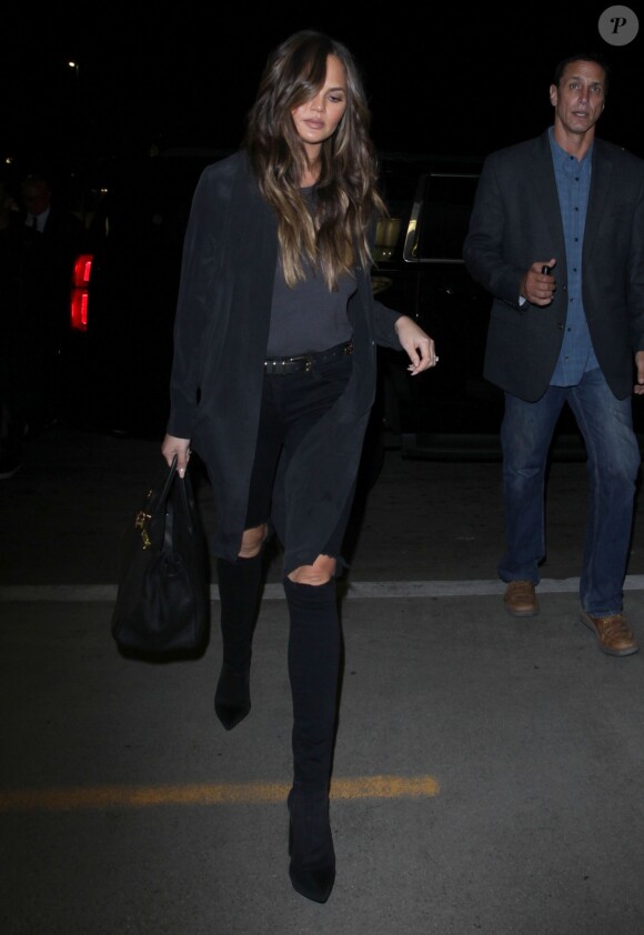 John Legend et sa femme Chrissy Teigen arrivent à l'aéroport Los Angeles, le 27 septembre 2016